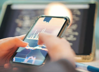 Investor reviewing a clear process for withdrawing and transferring funds
